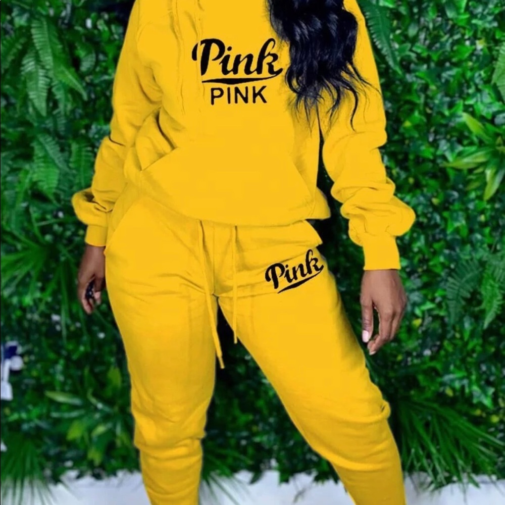 Women’s Jogger Set